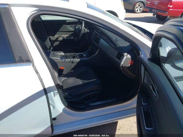 2016 JAGUAR XF SAJBE4BV1GCY06384 Photo 4