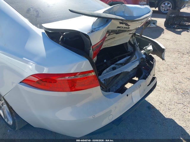 2016 JAGUAR XF SAJBE4BV1GCY06384 Photo 5
