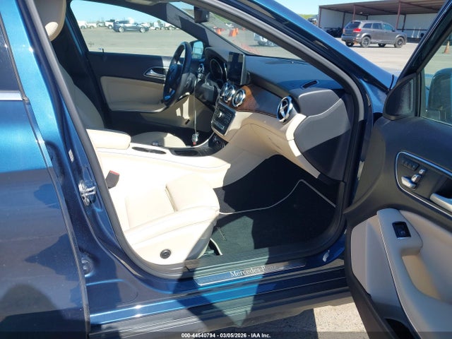 WDCTG4EB1KJ610619 Mercedes-Benz GLA 250