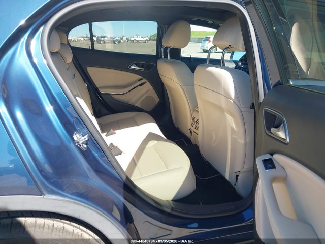 WDCTG4EB1KJ610619 Mercedes-Benz GLA 250