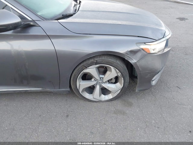 Honda Accord Touring 2018 1HGCV1F90JA009255 Image 17