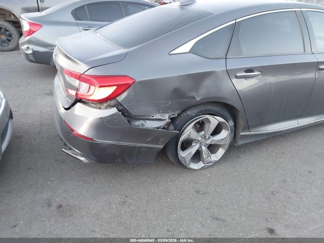 Honda Accord Touring 2018 1HGCV1F90JA009255 Image 18