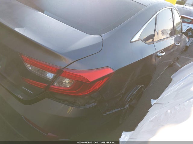 Honda Accord Touring 2018 1HGCV1F90JA009255 Image 4