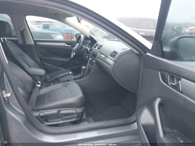 2015 Volkswagen Passat 1.8t Wolfsburg Edition მანქანა იყიდება აუქციონზე, vin: 1VWAT7A38FC018571, აუქციონის ნომერი: 44540854