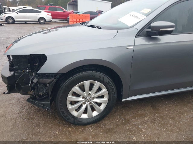 2015 Volkswagen Passat 1.8t Wolfsburg Edition მანქანა იყიდება აუქციონზე, vin: 1VWAT7A38FC018571, აუქციონის ნომერი: 44540854