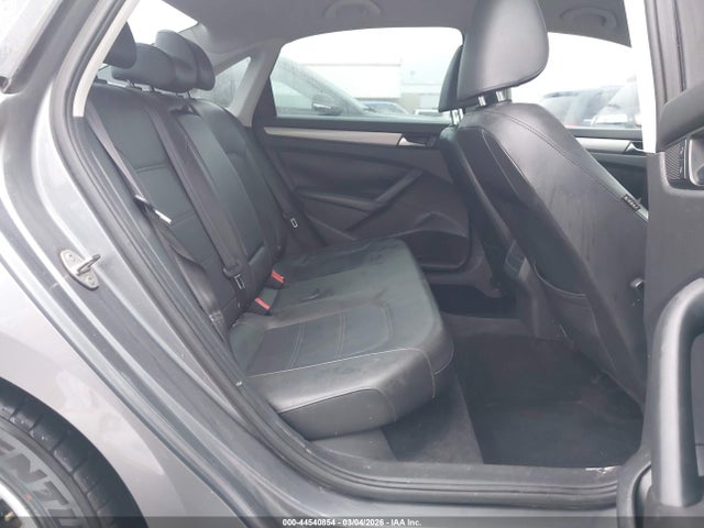 2015 Volkswagen Passat 1.8t Wolfsburg Edition მანქანა იყიდება აუქციონზე, vin: 1VWAT7A38FC018571, აუქციონის ნომერი: 44540854