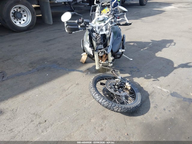 44540856 :رقم المزاد ، SMTE06BF6DJ560679 vin ، 2013 Triumph Motorcycle Tiger 800xc Abs مزاد بيع