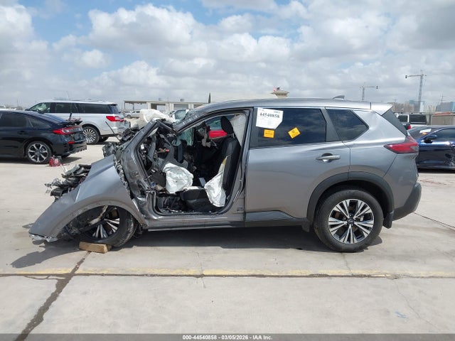 JN8BT3BA0PW403723 Nissan Rogue Sv Fwd