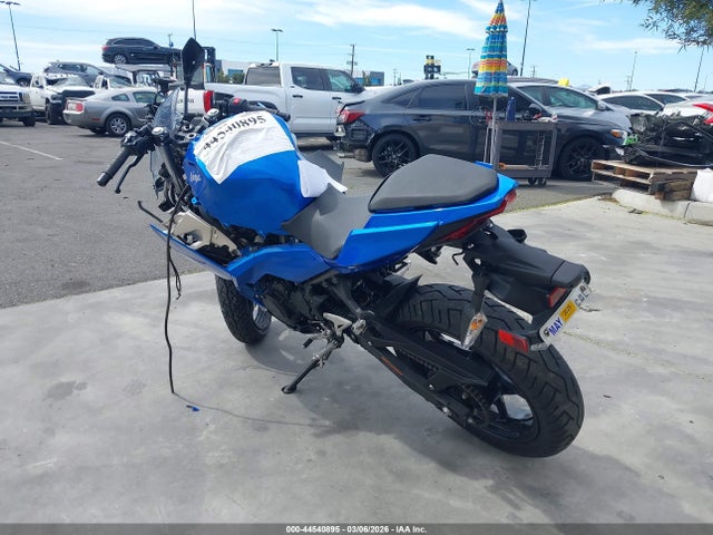 Kawasaki EX400 2018 JKAEXKH13JDA07820 Image 3
