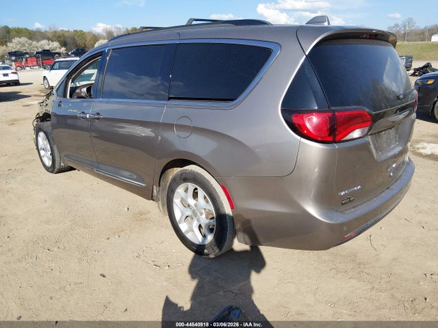 2017 Chrysler Pacifica Touring-l მანქანა იყიდება აუქციონზე, vin: 2C4RC1BG3HR535954, აუქციონის ნომერი: 44540918