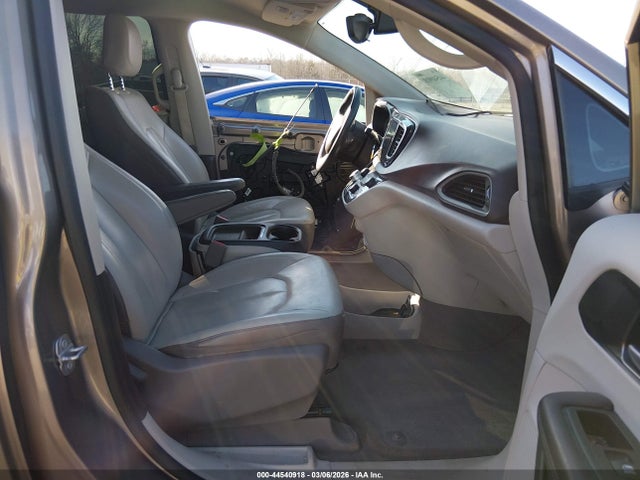 2017 Chrysler Pacifica Touring-l მანქანა იყიდება აუქციონზე, vin: 2C4RC1BG3HR535954, აუქციონის ნომერი: 44540918