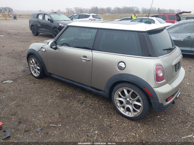 2008 MINI COOPER S WMWMF73508TT92761 Photo 2