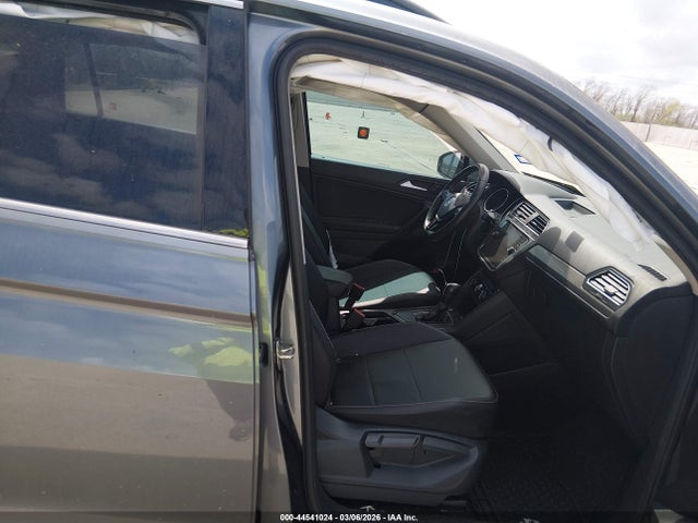 44541024 :رقم المزاد ، 3VV3B7AX6MM011682 vin ، 2021 Volkswagen Tiguan 2.0t Se/2.0t Se R-line Black/2.0t Sel مزاد بيع