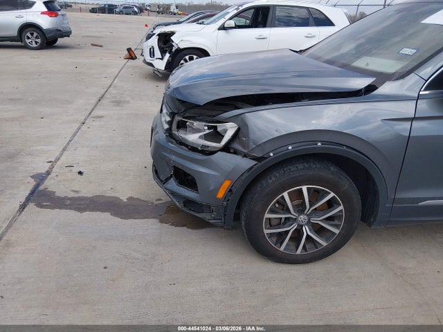 44541024 :رقم المزاد ، 3VV3B7AX6MM011682 vin ، 2021 Volkswagen Tiguan 2.0t Se/2.0t Se R-line Black/2.0t Sel مزاد بيع