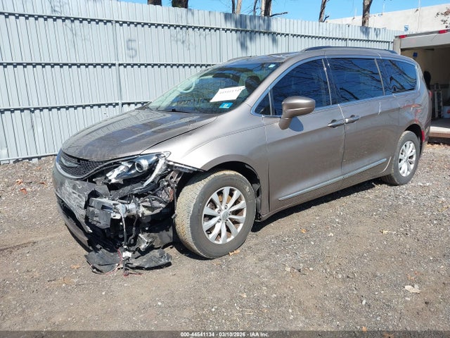 Продаж на аукціоні авто 2017 Chrysler Pacifica Touring-l, vin: 2C4RC1BG1HR804579, номер лоту: 44541134
