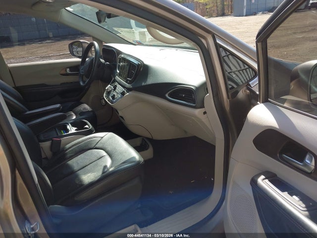 Продаж на аукціоні авто 2017 Chrysler Pacifica Touring-l, vin: 2C4RC1BG1HR804579, номер лоту: 44541134