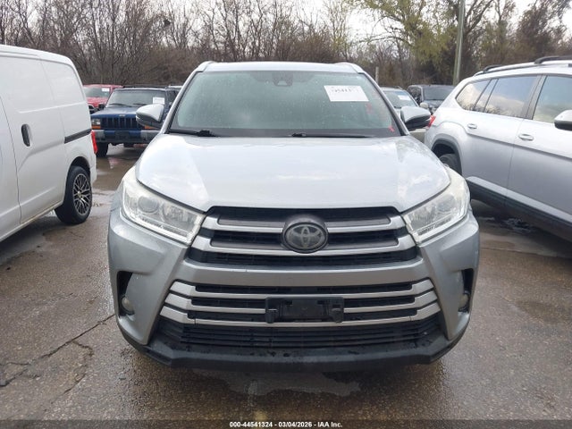 5TDKZRFH0JS548370 Toyota Highlander Xle