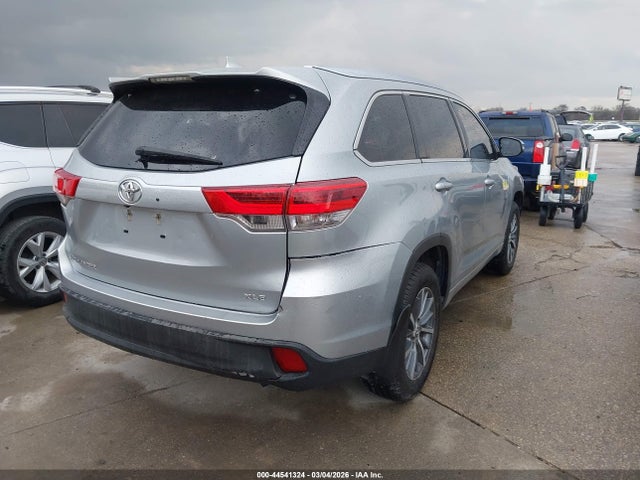 5TDKZRFH0JS548370 Toyota Highlander Xle