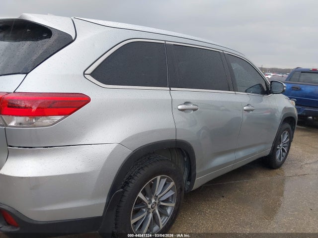 5TDKZRFH0JS548370 Toyota Highlander Xle