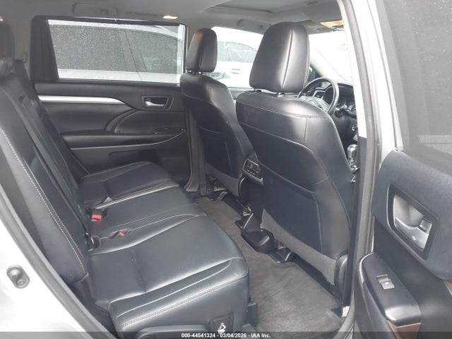 5TDKZRFH0JS548370 Toyota Highlander Xle