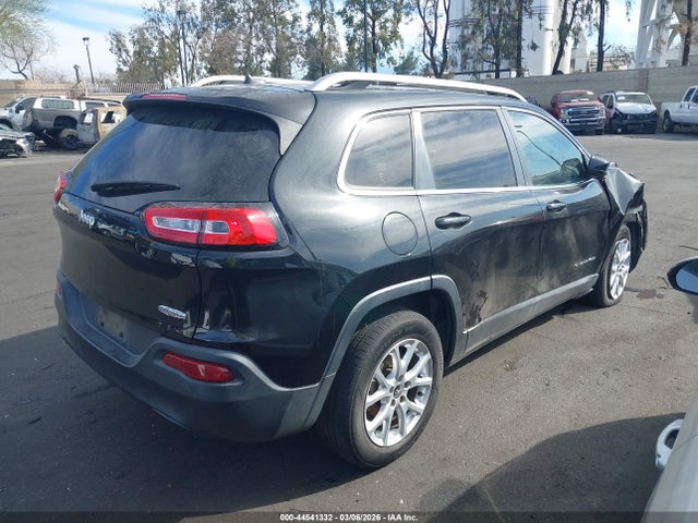 1C4PJLCB8EW323453 Jeep Cherokee Latitude