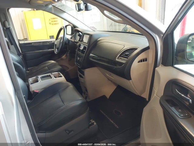 2011 Chrysler Town & Country Touring-l მანქანა იყიდება აუქციონზე, vin: 2A4RR8DG6BR799787, აუქციონის ნომერი: 44541337