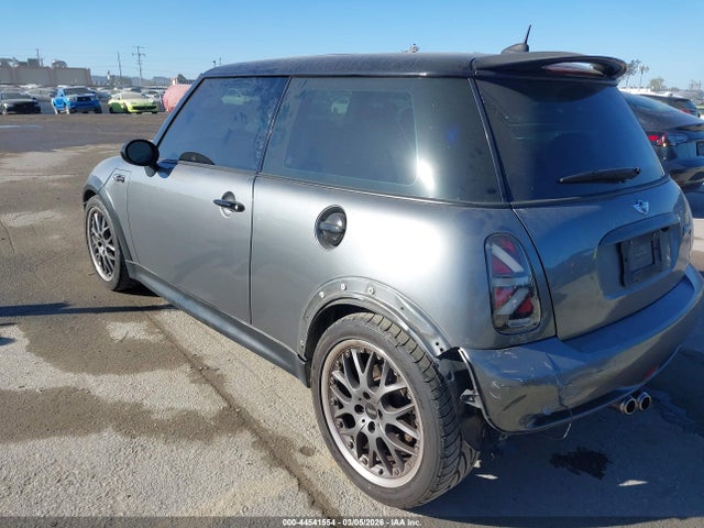 2006 MINI COOPER S WMWRE33576TL22818 Photo 2