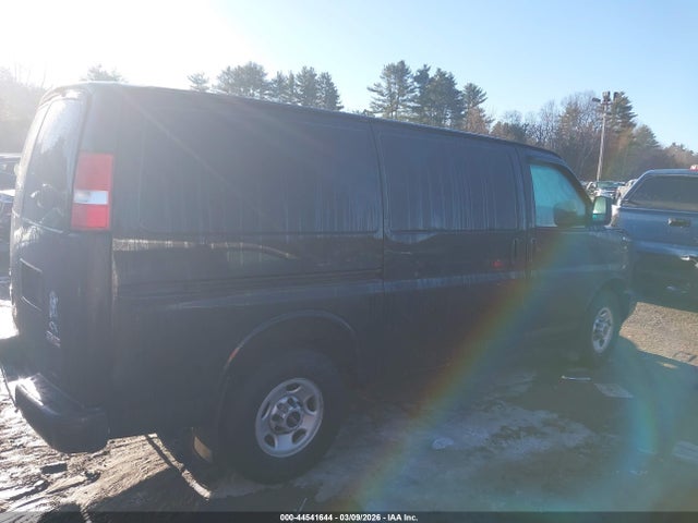 GMC Savana 2500 Work Van 2017 1GTW7AFF3H1111106 Image 14