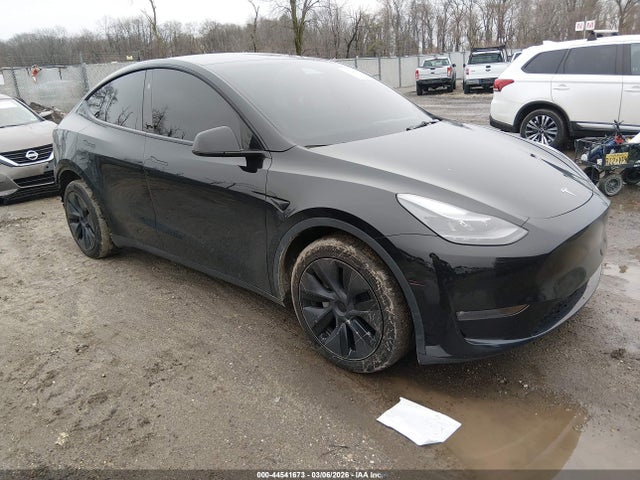 2025 Tesla Model Y Long Range Dual Motor All-wheel Drive მანქანა იყიდება აუქციონზე, vin: 7SAYGDEE4SF300044, აუქციონის ნომერი: 44541673