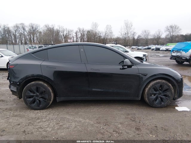 2025 Tesla Model Y Long Range Dual Motor All-wheel Drive მანქანა იყიდება აუქციონზე, vin: 7SAYGDEE4SF300044, აუქციონის ნომერი: 44541673