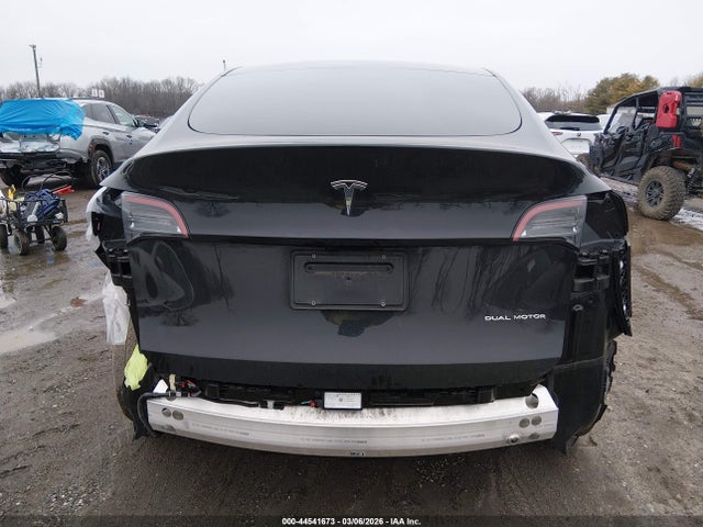 2025 Tesla Model Y Long Range Dual Motor All-wheel Drive მანქანა იყიდება აუქციონზე, vin: 7SAYGDEE4SF300044, აუქციონის ნომერი: 44541673