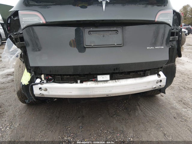 2025 Tesla Model Y Long Range Dual Motor All-wheel Drive მანქანა იყიდება აუქციონზე, vin: 7SAYGDEE4SF300044, აუქციონის ნომერი: 44541673