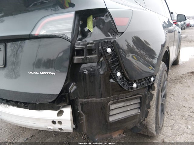 2025 Tesla Model Y Long Range Dual Motor All-wheel Drive მანქანა იყიდება აუქციონზე, vin: 7SAYGDEE4SF300044, აუქციონის ნომერი: 44541673