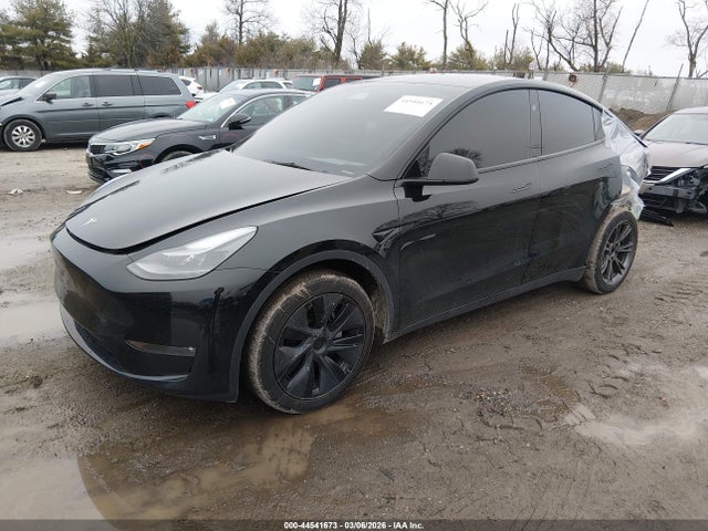 2025 Tesla Model Y Long Range Dual Motor All-wheel Drive მანქანა იყიდება აუქციონზე, vin: 7SAYGDEE4SF300044, აუქციონის ნომერი: 44541673