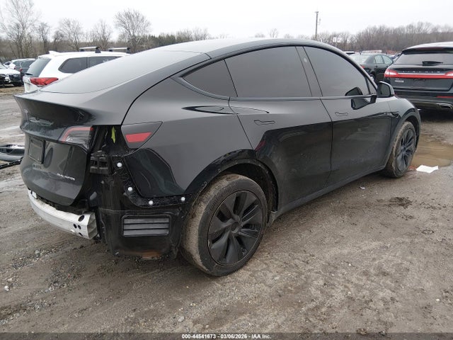 2025 Tesla Model Y Long Range Dual Motor All-wheel Drive მანქანა იყიდება აუქციონზე, vin: 7SAYGDEE4SF300044, აუქციონის ნომერი: 44541673