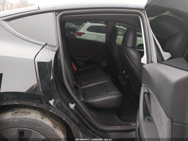 2025 Tesla Model Y Long Range Dual Motor All-wheel Drive მანქანა იყიდება აუქციონზე, vin: 7SAYGDEE4SF300044, აუქციონის ნომერი: 44541673