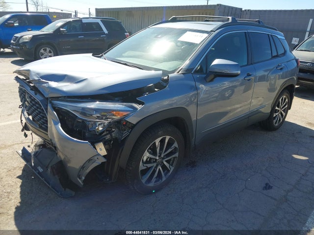Toyota Corolla Cross Xle 2022 7MUDAABG1NV038524 Image 2