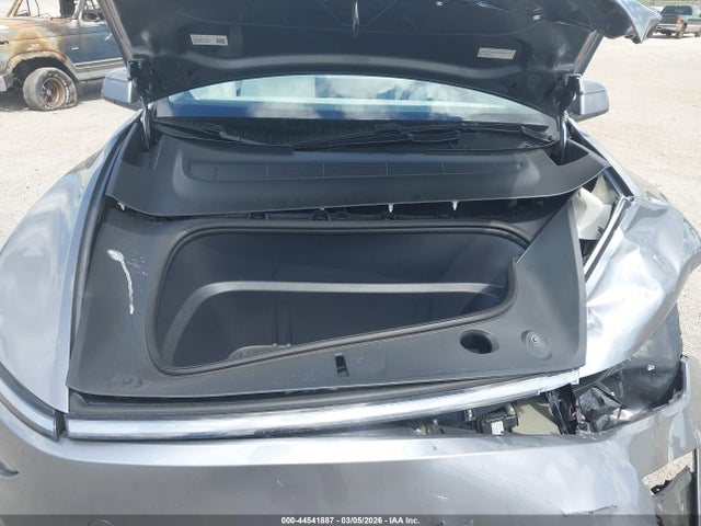 2026 TESLA MODEL Y 7SAYGDEE2TA386078 Photo 9