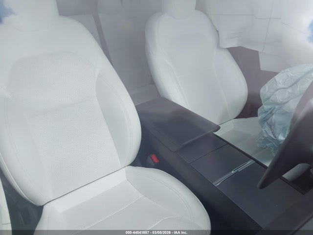 2026 TESLA MODEL Y 7SAYGDEE2TA386078 Photo 4