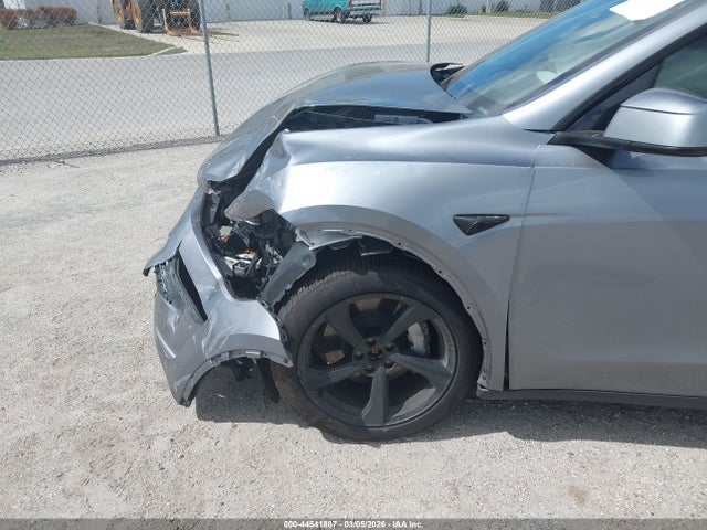 2026 TESLA MODEL Y 7SAYGDEE2TA386078 Photo 5