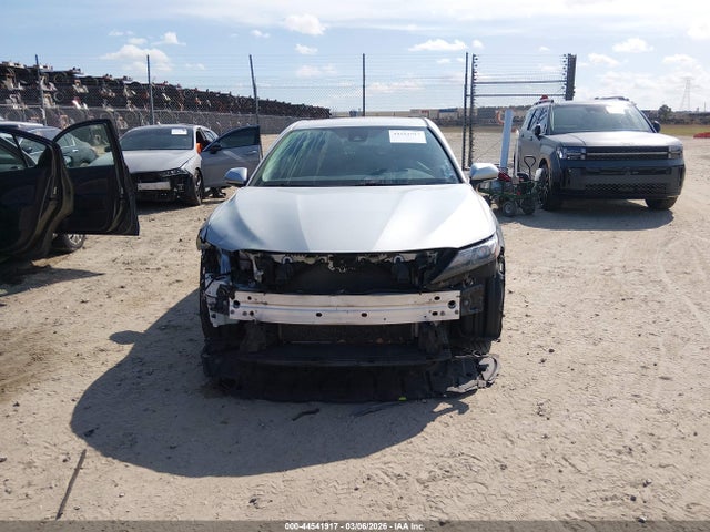 4T1G11BK5NU053983 Toyota Camry Se Awd