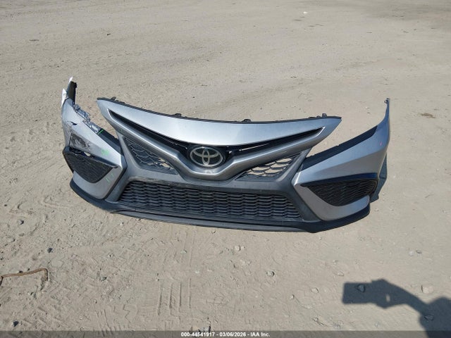 4T1G11BK5NU053983 Toyota Camry Se Awd