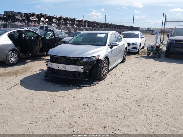 4T1G11BK5NU053983 Toyota Camry Se Awd