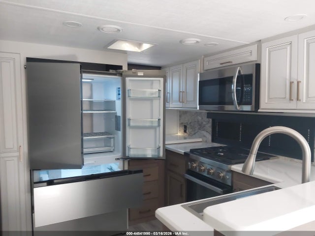 4YDFM0U22S4700573 Keystone Rv Other