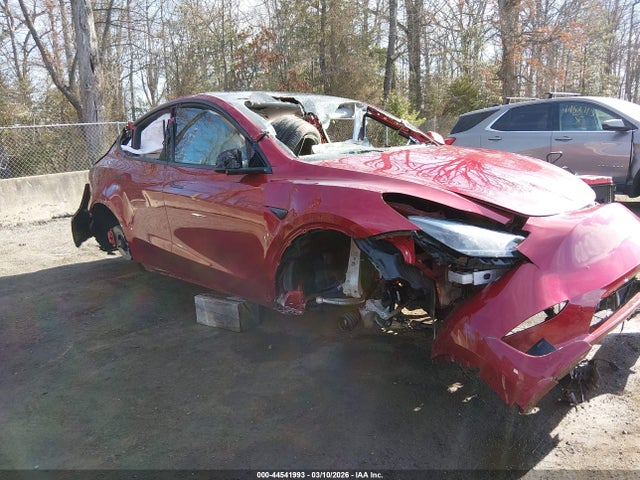 2024 Tesla Model Y Performance Dual Motor All-wheel Drive მანქანა იყიდება აუქციონზე, vin: 7SAYGDEF1RA316864, აუქციონის ნომერი: 44541993