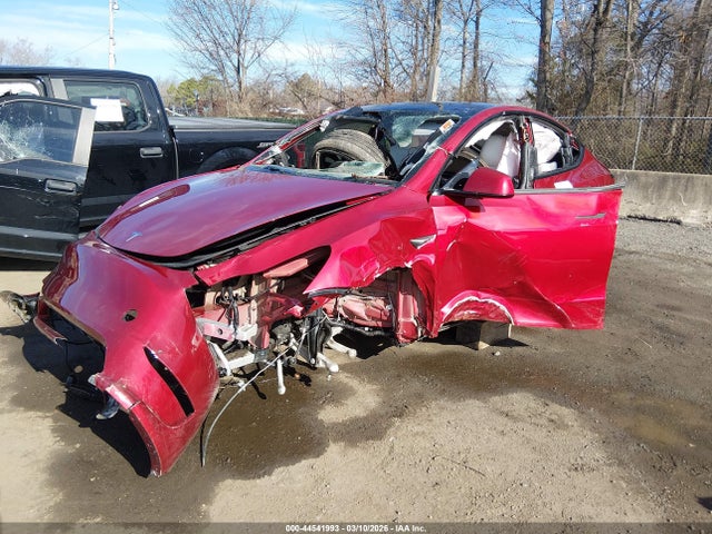 2024 Tesla Model Y Performance Dual Motor All-wheel Drive მანქანა იყიდება აუქციონზე, vin: 7SAYGDEF1RA316864, აუქციონის ნომერი: 44541993