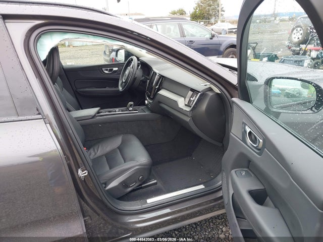 Volvo Xc60 Plug-in Hybrid Core 2025 YV4H60RJ4S1008030 Image 5