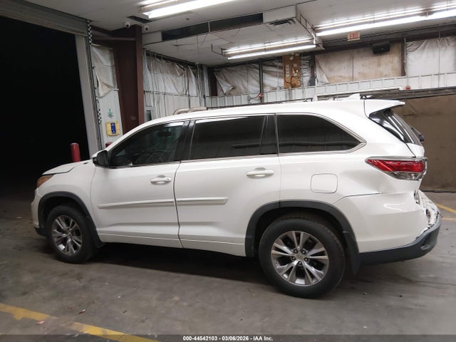 5TDZKRFH3FS109755 Toyota Highlander Le Plus V6