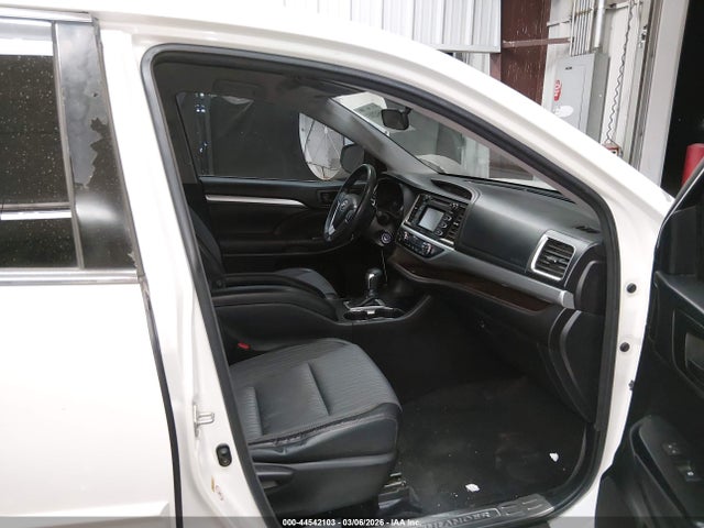 5TDZKRFH3FS109755 Toyota Highlander Le Plus V6