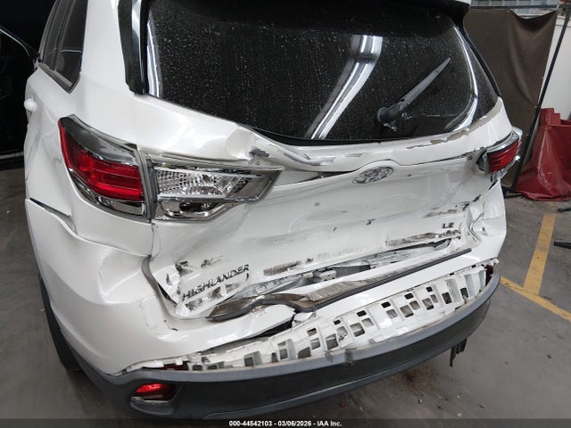 5TDZKRFH3FS109755 Toyota Highlander Le Plus V6